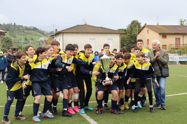 Premiazione-squadra-Villa-Musone